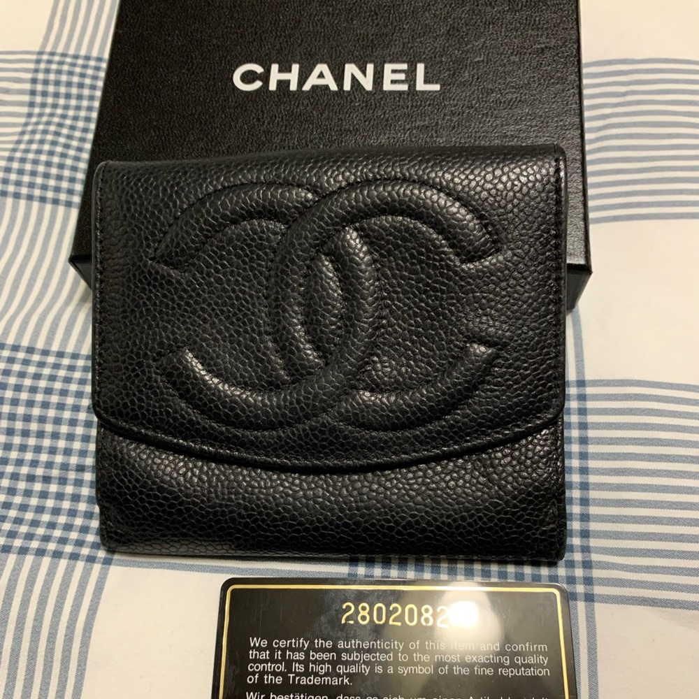 Chanel compact wallet in black